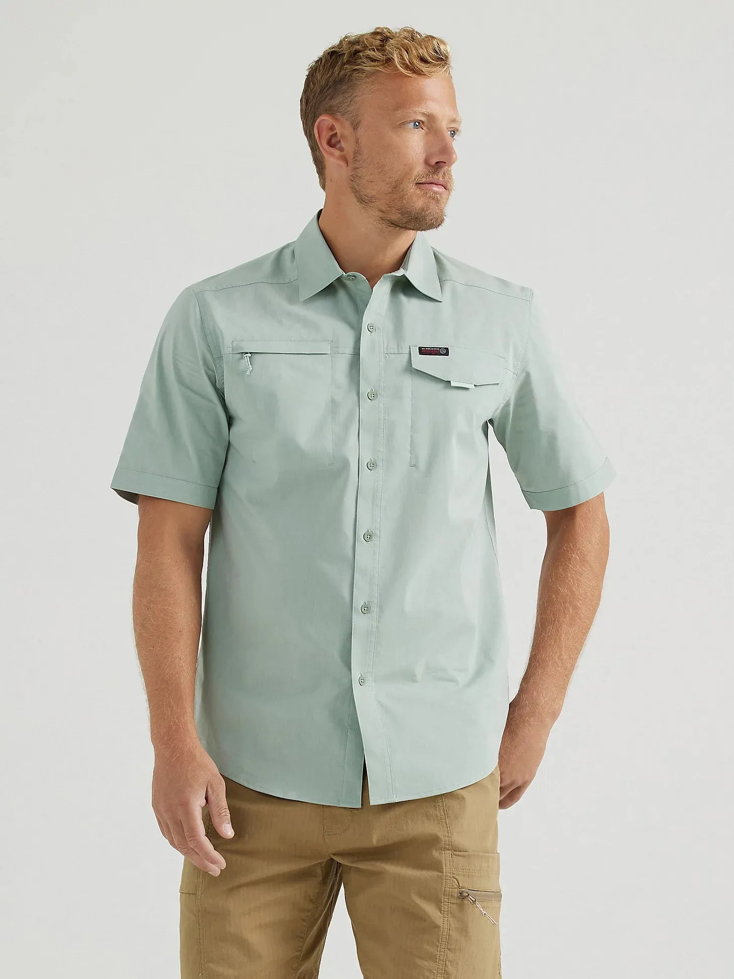WRANGLER ATG MEN'S ASYMMETRICAL ZIP POCKET SHIRT IN GREEN BAY